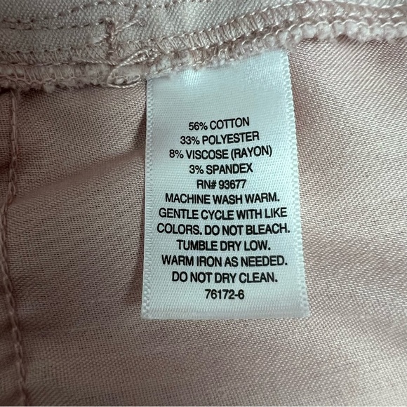 Liz Claiborne Amber Women’s Bermuda Shorts Sz 10 Blush Color Pockets Pull on - Picture 4 of 9